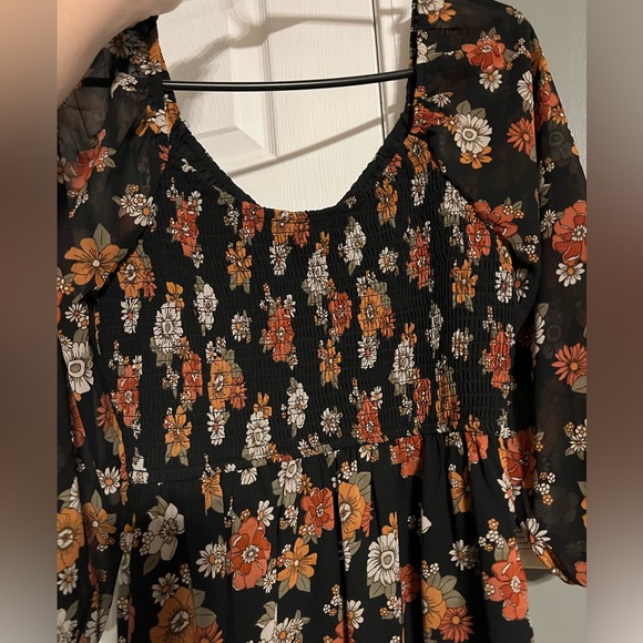 Floral Black Midi Dress - Picture 6 of 7